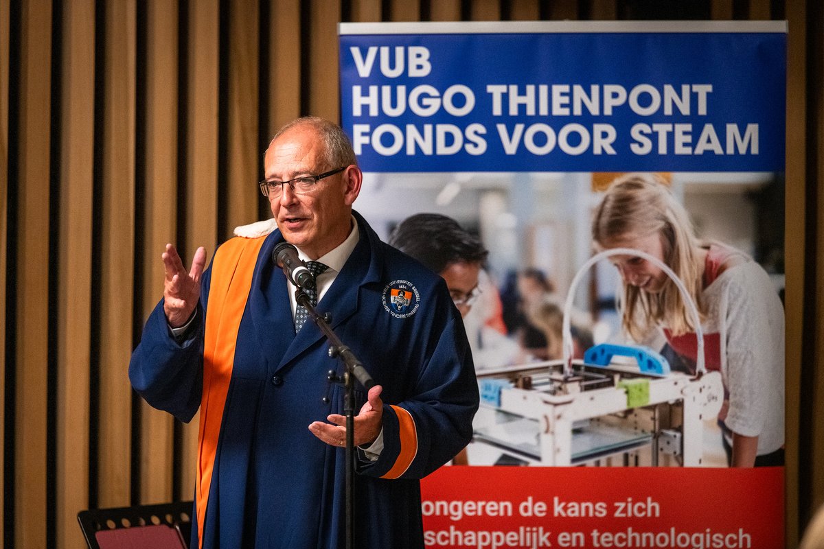 🗣️ 𝑰𝒕'𝒔 𝒕𝒊𝒎𝒆 𝒘𝒆 𝒅𝒂𝒓𝒆 𝒕𝒐 𝒔𝒂𝒚 𝒉𝒐𝒘 𝒈𝒐𝒐𝒅 𝒘𝒆 𝒂𝒓𝒆. 🗣️

🧑‍🔬 B-PHOT Director &amp; <a href="/VUBrussel/">VUB</a> Vice Rector <a href="/HugoThienpont/">Hugo Thienpont</a> looks forward to Flanders Technology &amp; Innovation. ⚡️

📖 Read more: b-phot.org/news/hugo-thie…

#Photonics #Innovation #Technology #Flanders