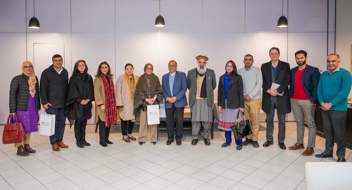 LifeAtLUMS's tweet image. Dr. @Hasnainwalji, Executive Director of United Global Initiative visited LUMS to explore the University’s initiatives in areas of women empowerment, technology, and fostering a diverse and inclusive culture.

Read: bit.ly/3Uxrdx0 

#LearningWithoutBorders