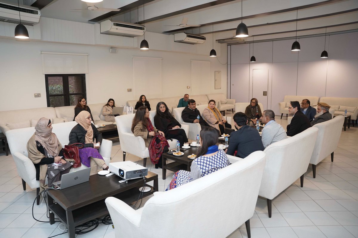 LifeAtLUMS's tweet image. Dr. @Hasnainwalji, Executive Director of United Global Initiative visited LUMS to explore the University’s initiatives in areas of women empowerment, technology, and fostering a diverse and inclusive culture.

Read: bit.ly/3Uxrdx0 

#LearningWithoutBorders