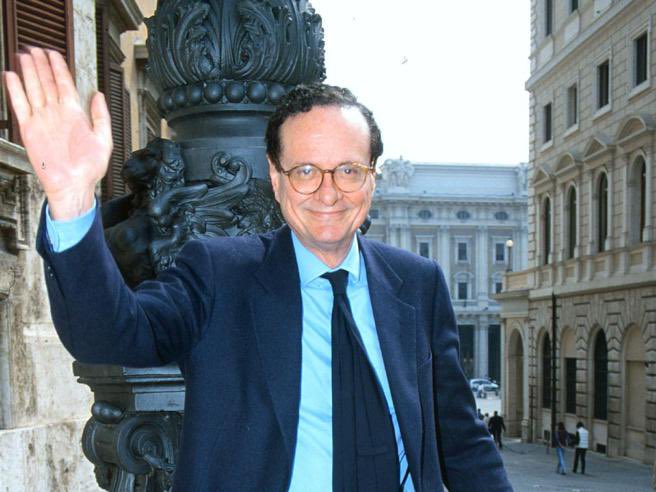NicolaValluzzi's tweet photo. #ugointini Un Socialista, uomoperbene, l’opposto della costruzione passata sui media forcaioli negli anni di tangentopoli. Un fine intellettuale, storico del socialismo, laico, convinto assertore della politique d’abord…oggi finita sotto i piedi. 
Che la terra ti sia lieve ✊🙏 https://t.co/KsJfMzVJom