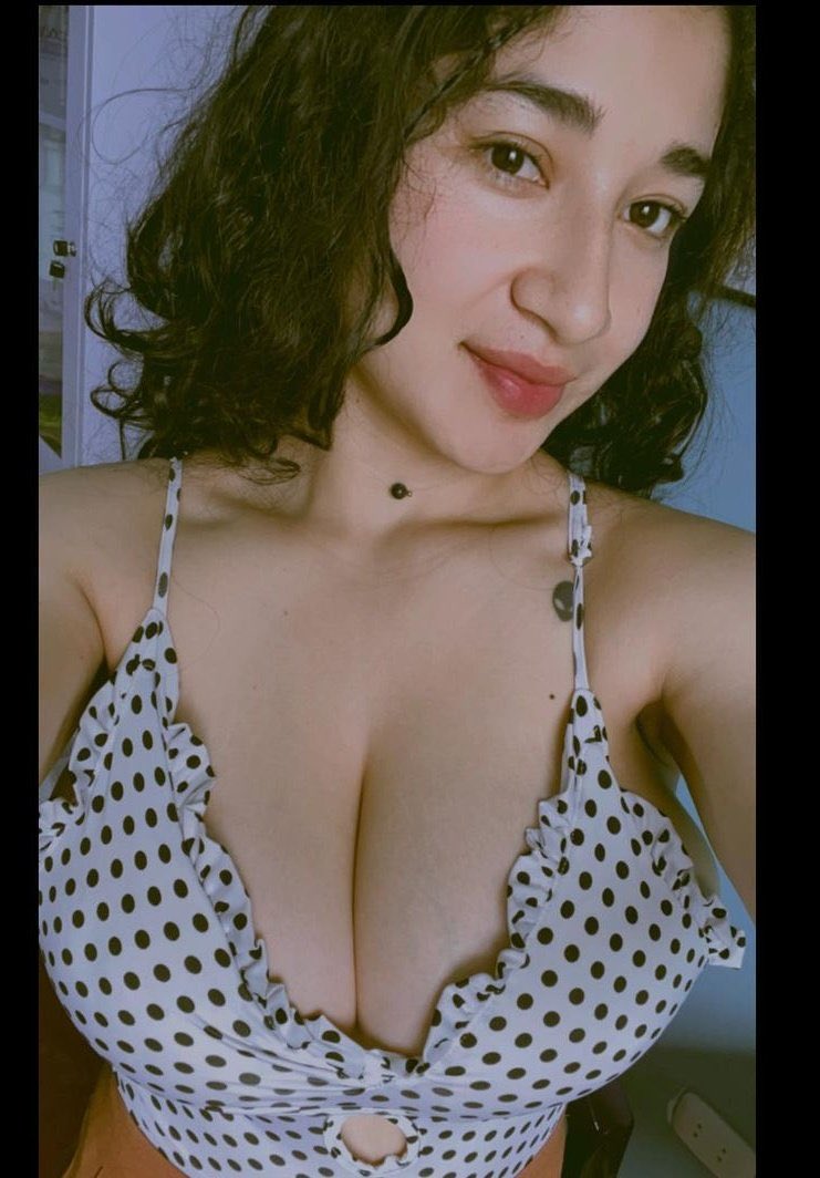unknowngy08's tweet photo. @TossYourself brother whats her ig?? https://t.co/FHSugybEN0