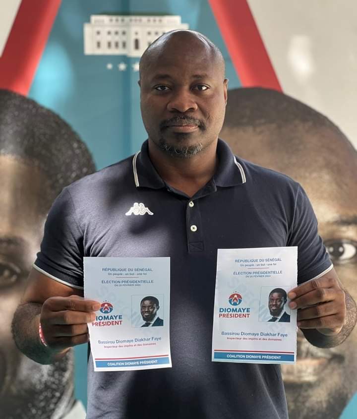 AUJOURD'HUI à 15h00 distribution de spécimens par la coalition DIOMAYE PRÉSIDENT aux HLM. Nous sommes en campagne électorale jusqu'à ce que le conseil constitutionnel se prononce sur le recours des députés de Yewwi Askan Wi. 
Non au coup d'État constitutionnel !