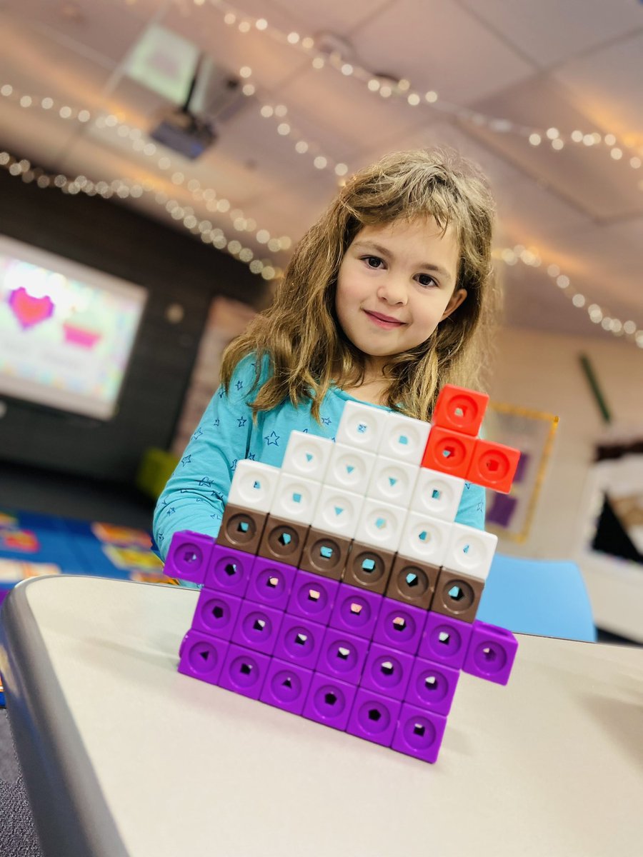 OCPSMediaCenter's tweet photo. 💗Friendship is the theme this week in the Little Chief Library! Kinder friends enjoyed the book Love Monster and strengthened their fine motor skills, creativity, and spelling. Students were challenged to build hearts, sweets, and spell out kind words with snap cubes. 💗 https://t.co/buXBX7i6Qv
