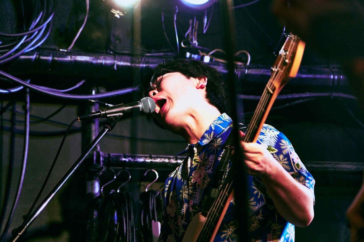 Abass_0109's tweet photo. ライブ終わった後に毎回

「自分は本当ににバンドやめるんか？」

と思うけど残す所ステージに立てるのも3回

やり切る　出し切る　
よろしくお願いします！

Photo by @Sutoratoman https://t.co/LtJ4ajIysD