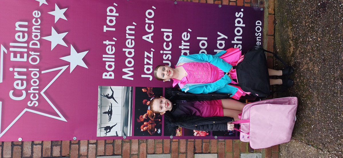 Catheri89753181's tweet photo. @Farnworth5OG our gorgeous girls rehearsal for their dance show! ✨️✨️✨️✨️ https://t.co/EmLQIvJVsG