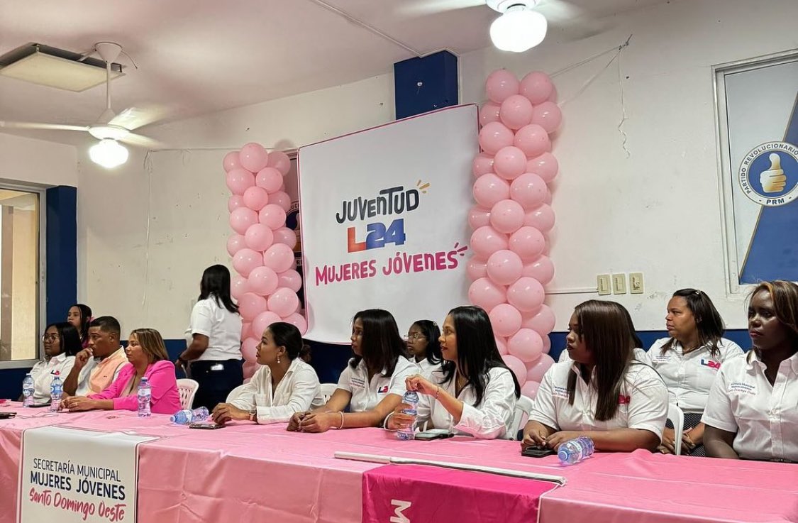 Dos importantes juramentaciones, de las mujeres jóvenes del #DistrinoNacional y de #SDO . Equipos de mujeres comprometidas e incansables, trabajando por #4mas de <a href="/luisabinader/">Luis Abinader</a> <a href="/PRM_Oficial/">PRM</a>