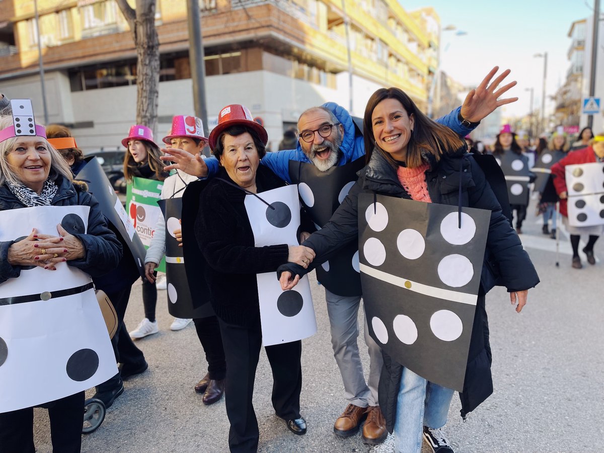 _aebia's tweet photo. Seguimos sumergidos en la alegría del carnaval en nuestros proyectos. 🎭🎉
Nos emociona ver la energía de los mayores de Getafe.
Es inspirador compartir momentos con ellos, contagiarnos de su entusiasmo y vitalidad.
Gracias por una tarde llena de magia.
#mayoresgetafe #Aebia https://t.co/dJHQBkMOib