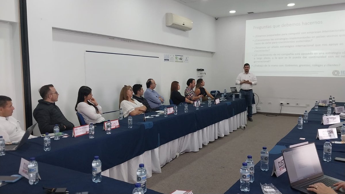 CCManizales's tweet photo. Hoy estamos abordando temas como la industrialización en los sectores metalmecánicos, agroindustria, ferreterías, astilleros y mucho más👉👉a través de este gran encuentro con empresarios del sector Metalmecánico🤝🤝 @clustermetalmecanico https://t.co/sD86EVizNV