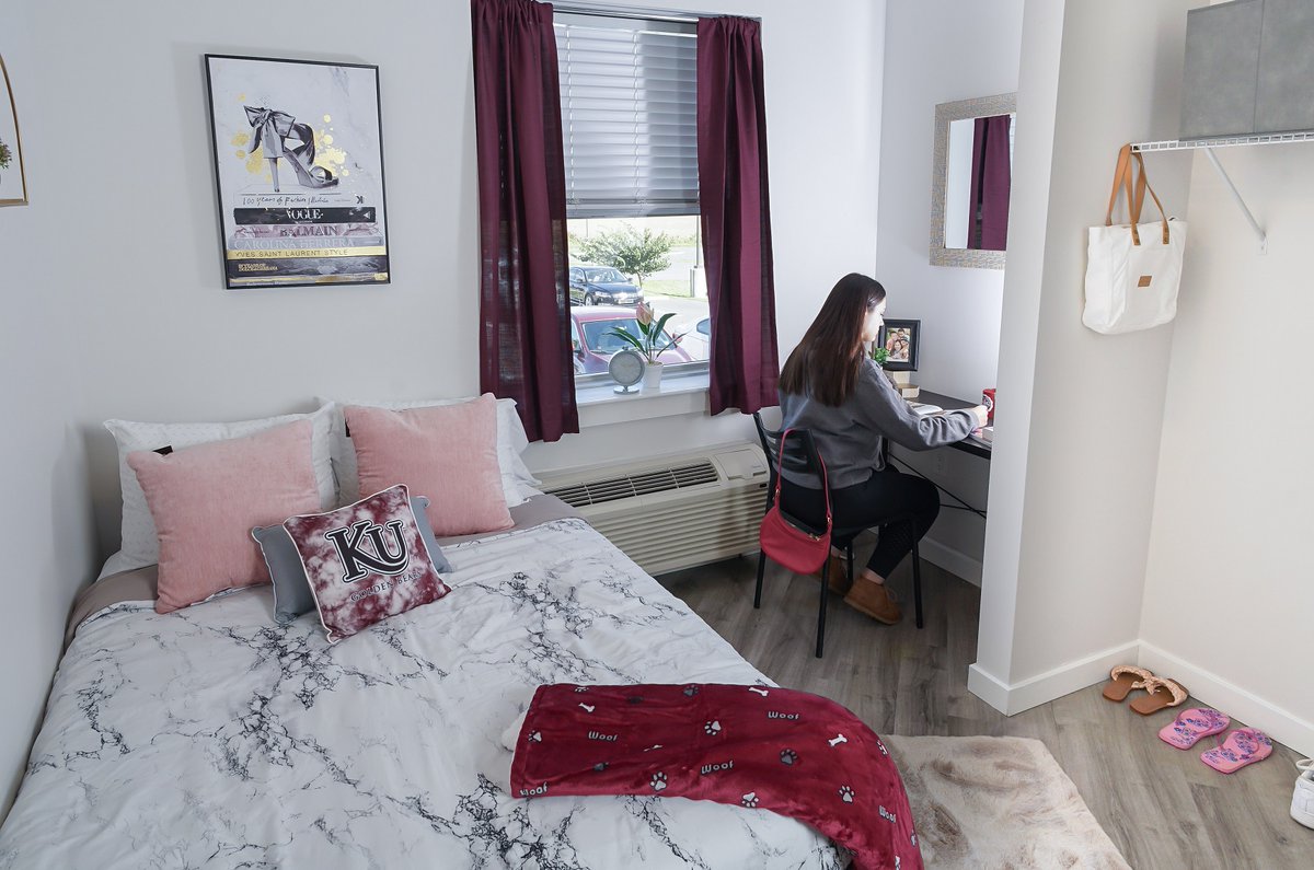 kutztownapts's tweet photo. Save yourself some money this year. Our apartments start at $595! 

🌐  https://t.co/cJdWNJFwia

#CollegeLife #CollegeStudents #CollegeLiving #StudentHousing #StudentApartments #AdvantagePoint #Kutztown #KutztownUniversity #StudentCommunity https://t.co/jWbUjidQJ1