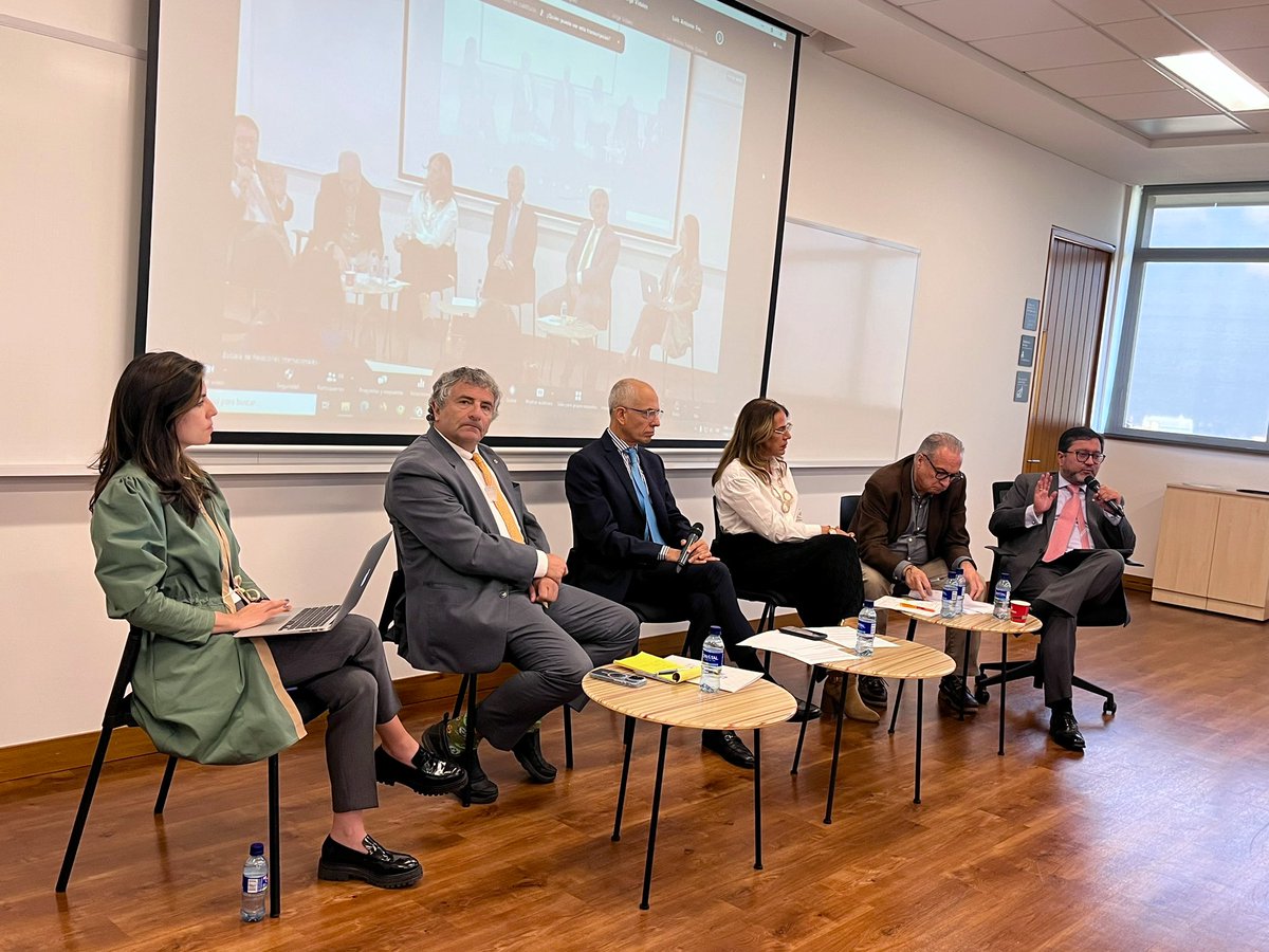FIGRIExternado's tweet photo. A esta hora, #FIGRI en conjunto con @DerEconomico, participamos en el panel “Conflicto Israelí-Palestino: Consecuencias de la decisión de la CIJ”Evento organizado por: @UExternado, @URosario y @UniJaveriana 🇮🇱🇵🇸 https://t.co/RyT8v1h47J