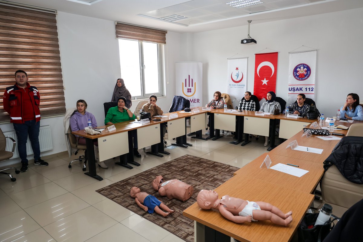UkamerUsak's tweet photo. Kadın Koordinasyon Merkezi’miz ve İl Sağlık Müdürlüğü ortaklığında gerçekleştirilen sertifikalı ilk yardım kursumuzun on ikincisi başladı.
 
 Kurs kapsamında, kadınlarımızın acil durumlarda ilk yardım müdahalesinde nasıl bulunacakları konusunda uygulamalı eğitimler veriliyor. https://t.co/NSpSpRSaPr