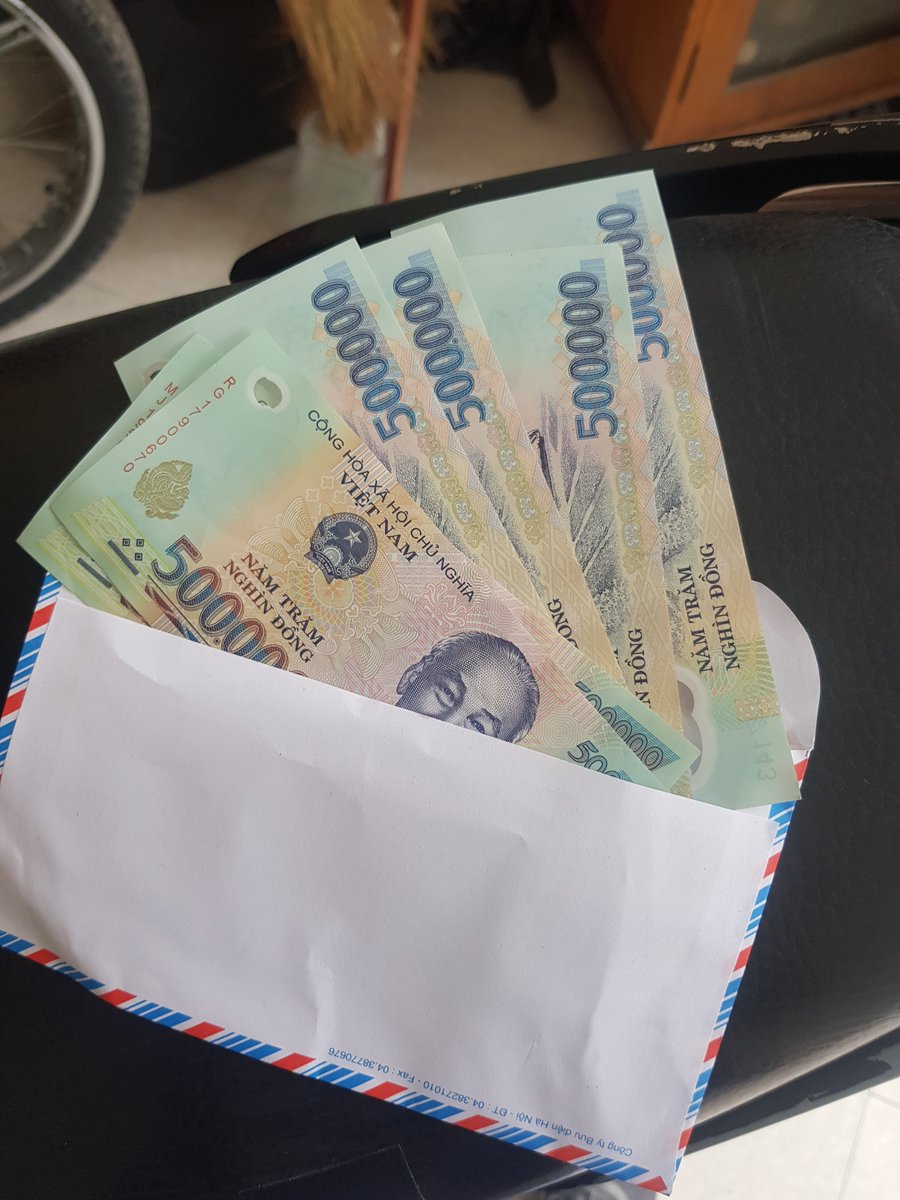 VanQuy_92's tweet photo. Tiếp đón những vị khách đầu tiên của năm 2024 và lixi cho của khách cũng rất sin sò! https://t.co/SrTwPI1dIi