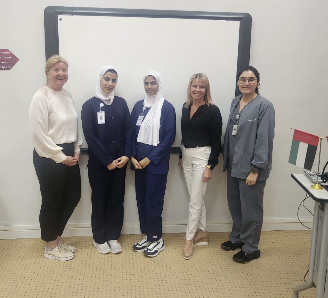 Great to meet @FCHS_UAE midwifery students today at the Corniche hospital with @thelovelymaeve