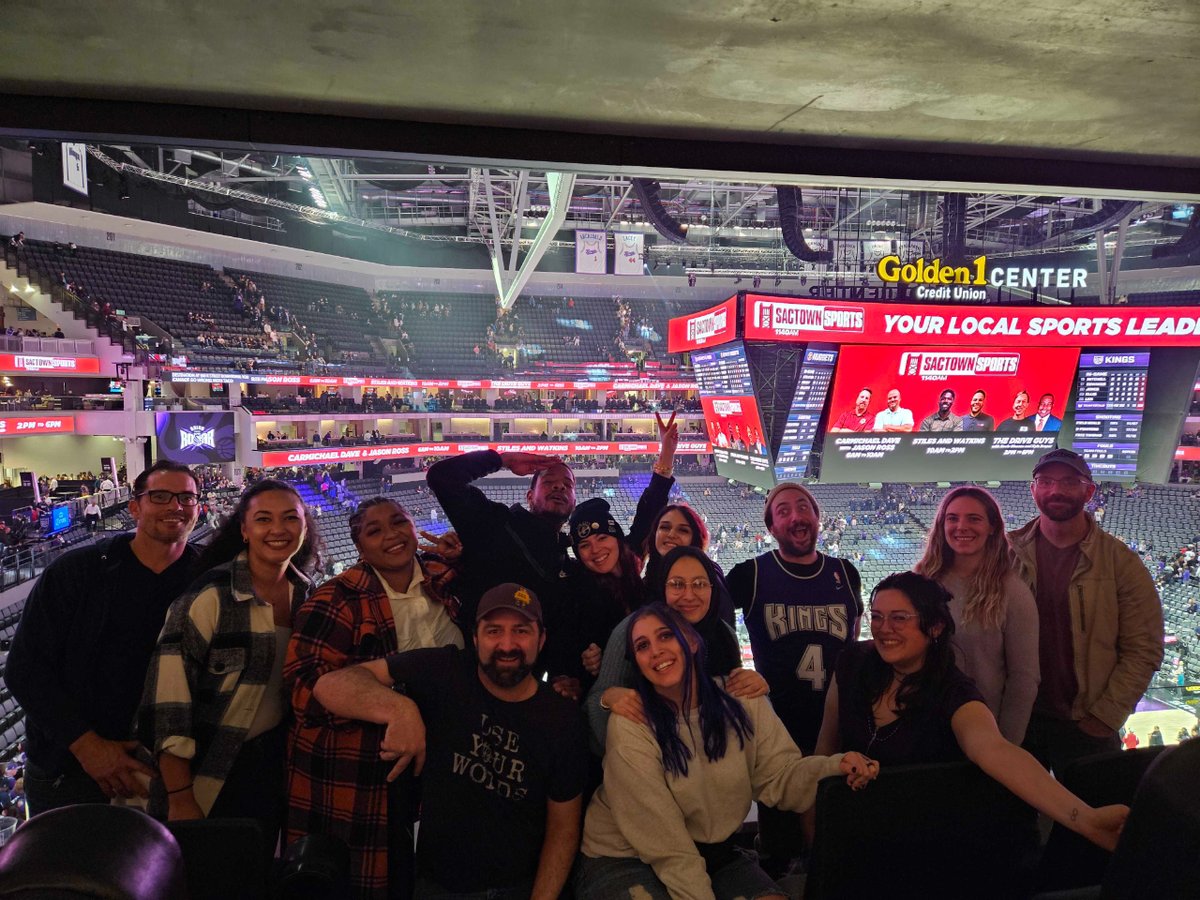 Thanks you to the generosity of the Golden 1 Center!  It was a great game and as you can see, 916 Ink had a blast! 

Light the beam Sacramento!

#sacramentokings #communitypartners #916ink #sacramentopride