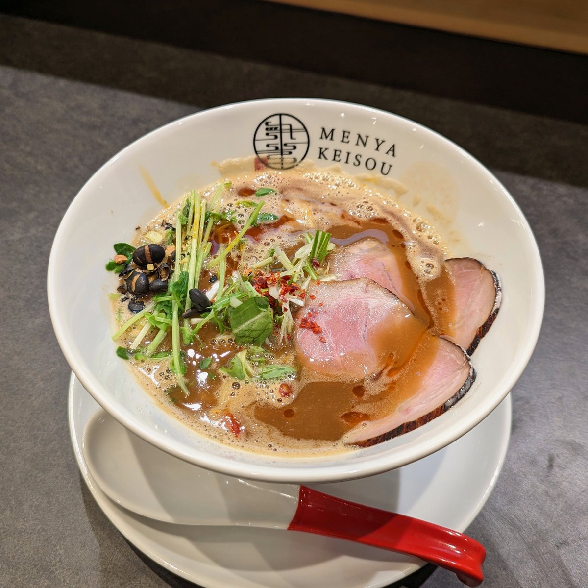 huwa_149's tweet photo. 麺や 勁草（三重・多気町相可）
@Keisou109

✔ 熟成味噌白湯ラーメン

#麺や勁草 #勁草
#ラーメン #塩ラーメン #醤油ラーメン #鶏白湯 #泡系 #泡系ラーメン #ramen #noodles #foodporn
#三重 #松阪 #多気 https://t.co/8elDeJLsab