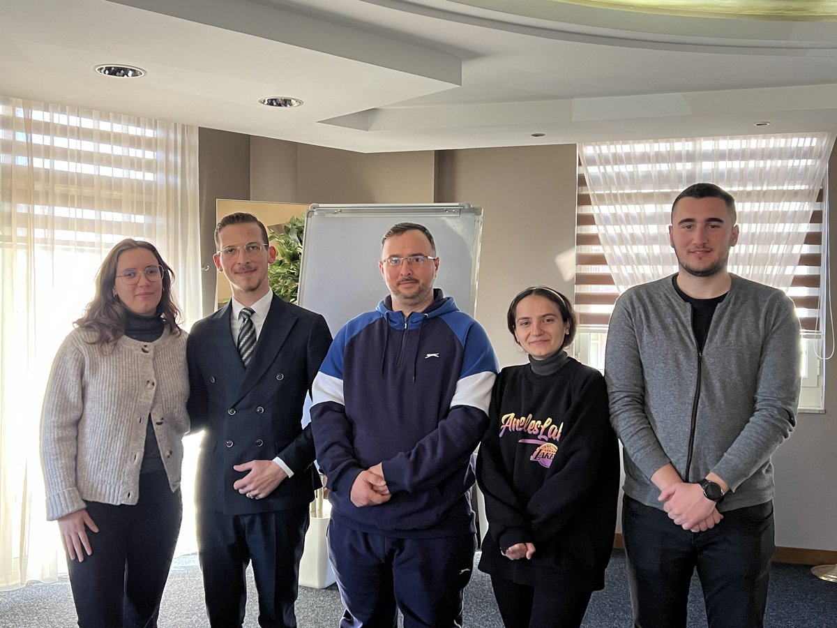 UNDPAlbania's tweet photo. In #Durres,as part of the @USAIDAlbania-funded #ICR, 6 mentoring meetings brought tgth civil society, community reps&amp;public institutions 2strengthen coordination among service providers 4 vulnerable groups,such as access to services 4 people w/ disabilities,women&amp;victims of #GBV https://t.co/EsikbjEXPd