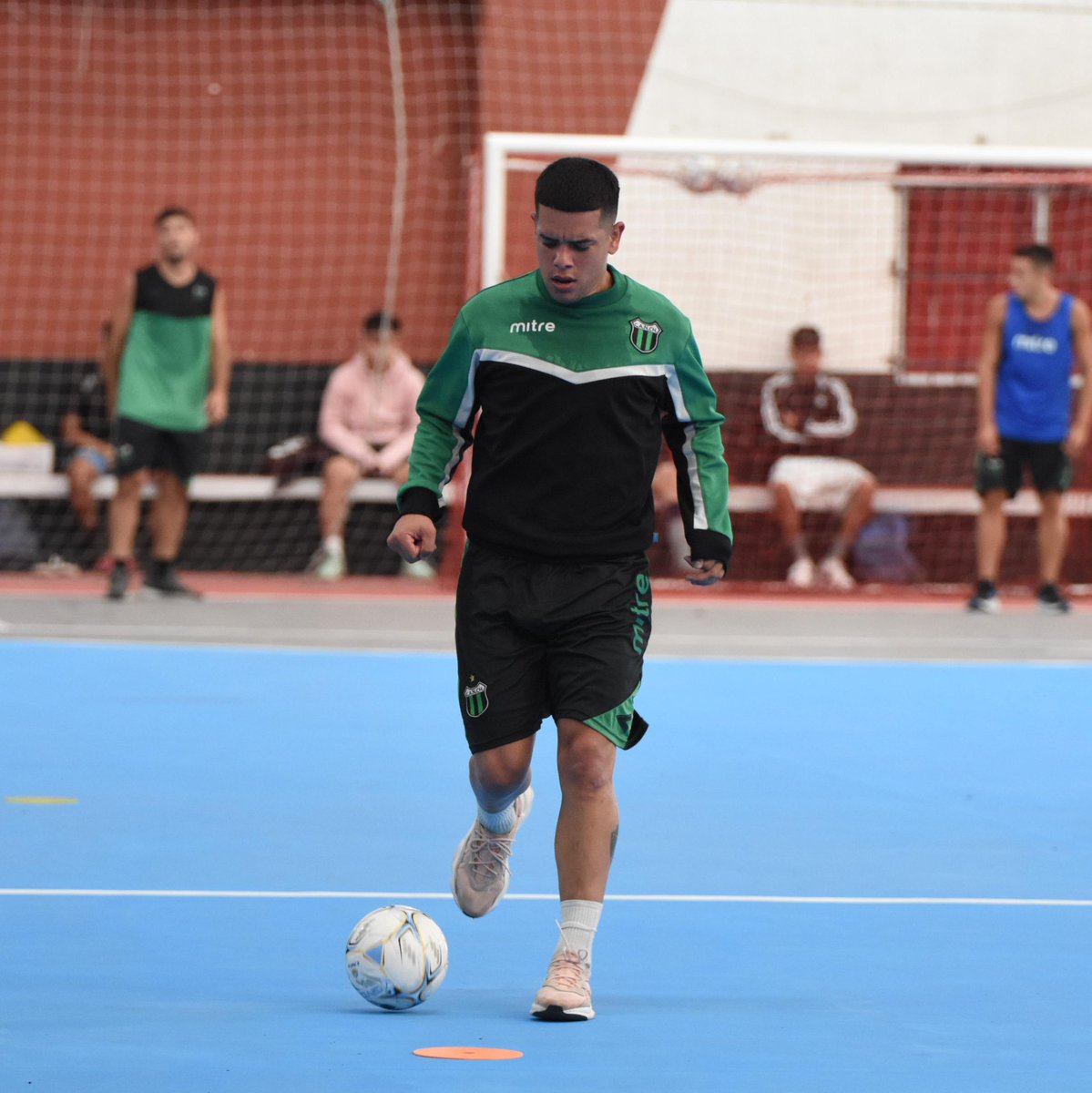 Canchfutsal's tweet photo. Feriado de entrenamiento ⚔️ https://t.co/xV8nZUnsOG