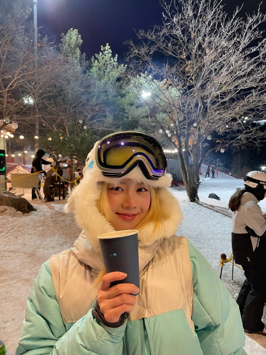 XGOfficial_'s tweet photo. Coffee&amp;marshmallow☕️❄️🤍
#HINATA #XG https://t.co/SJjcD8DJpi