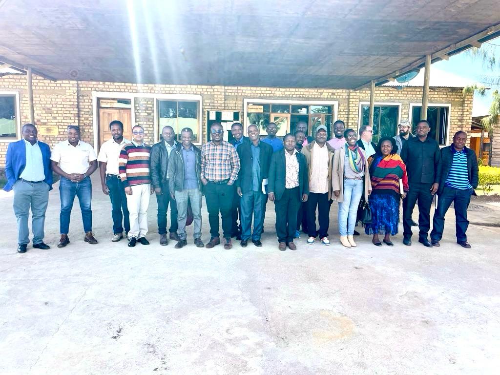 PlantationPfp2's tweet photo. Integrated Fire Management requires all stakeholders to be engaged in all processes to address the problem of forest fire. PFP 2 has been on front line to coordinate and provide leadership in technical and capacity building in IFM. https://t.co/Tqby34oAXS