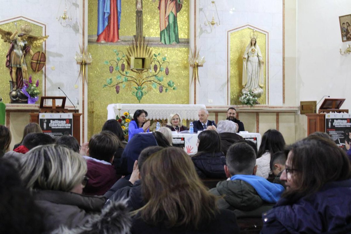 Convegno giuridico:“Bullismo e Cyberbullismo Consapevolezza e difesa”
Sabato 10 febbraio, la Chiesa di San Michele Arcangelo a Filippa, frazione di Mesoraca, ha accolto un importante convegno giuridico dal titolo "Bullismo e Cyberbullismo: Consapevolezza e Difesa".