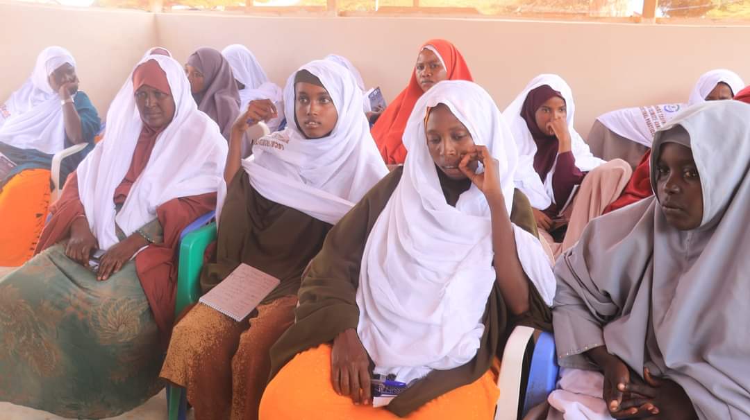 To equip the farmers with the necessary skills to manage  risks, floods and drought MOA with the help of LWF has  trained 580 IDPs and vunerable Host communities of the outskirt of kismayo villages on climate change, early warning, climate smart practice, farm management techniq