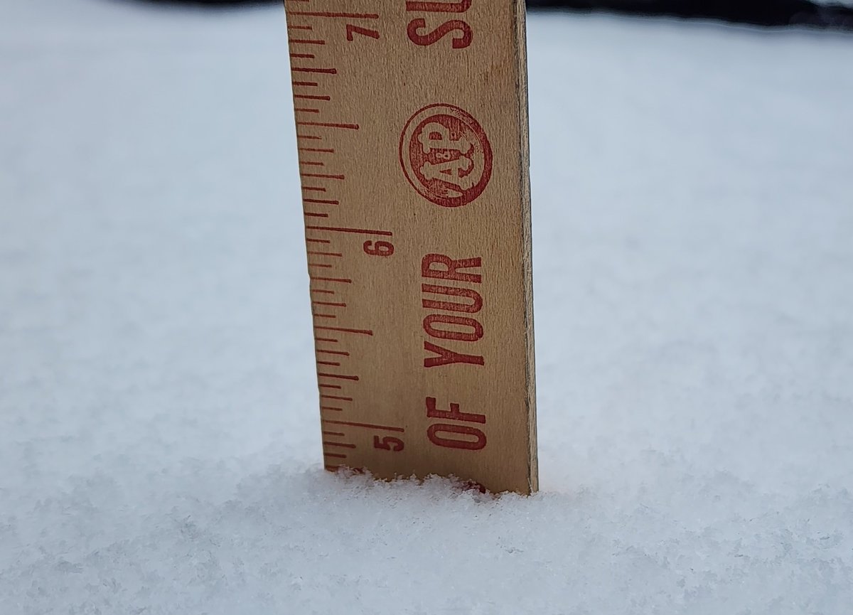 the_sheetar's tweet photo. @phillywx Yep, just shy of 5” in Phoenixville and still coming down.  That escalated quickly. https://t.co/2wywAWOrDe
