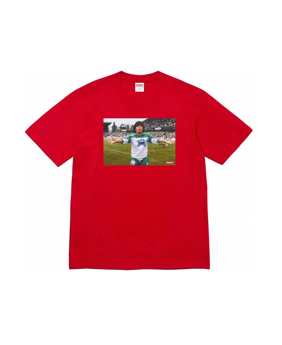Supreme presentó 2 remeras con la imagen de Diego Armando Maradona
