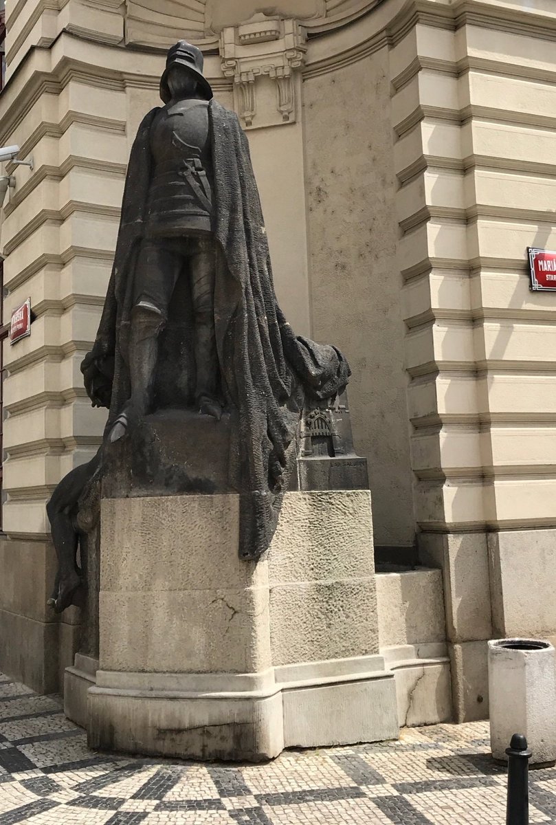 HansSkorpion's tweet image. BTW: #DarthVader in #Praque...... 🤔🍷