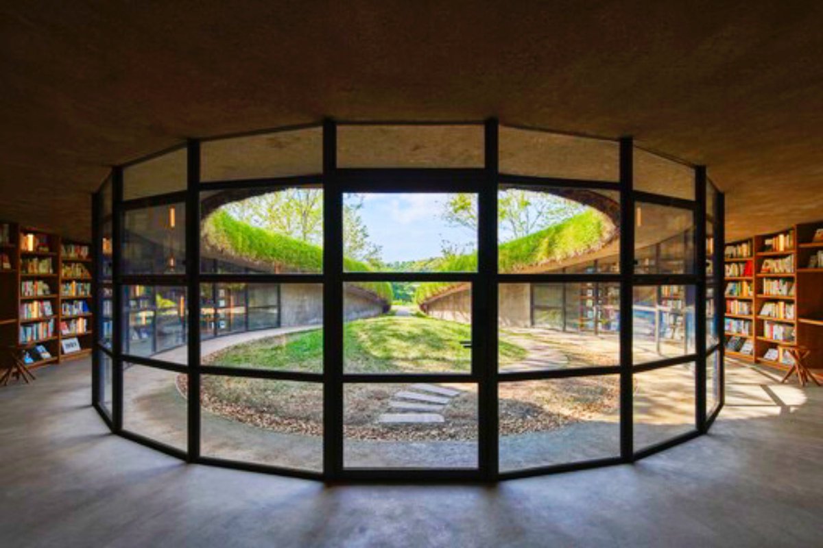 luusssso's tweet photo. The architecture of this library in Japan >> https://t.co/juaAA0vDu7