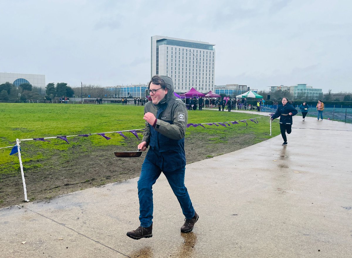 It was drizzly and damp but fueled by @CamphillMK pancakes and with plenty of cheering the MK Rose Corporate Pancake Race was a lot of fun! Well done to our planning advisors SmithJenkins who came 1st and @mksnap who won the para race. #PancakeDay #MKRose