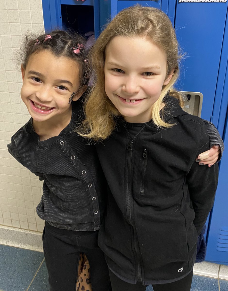 awlswa's tweet image. It’s Total Eclipse Tuesday!! #RightToReadWeek 😎☀️📖📚