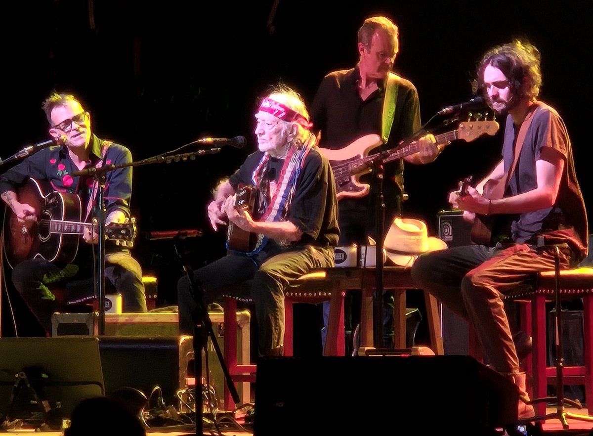 RobVena's tweet photo. I finally got to see Willie Nelson perform live last night in Key West #Florida. At 90 years old he put on a helluva show and I'm super impressed! #singersongwriter #guitarist #WillieNelson @WillieNelson #countrymusic #CONCERT #music #RockOn🤘🏻👇🏼 https://t.co/2cdNiooeXz