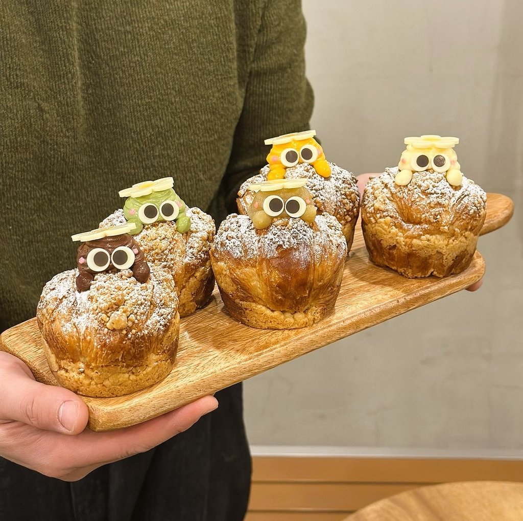 baorista's tweet photo. Good morning! Our custard monsters are waiting for you! So many great flavors to choose from. Which one is your favorite? 🌼 https://t.co/iFY3lh06He