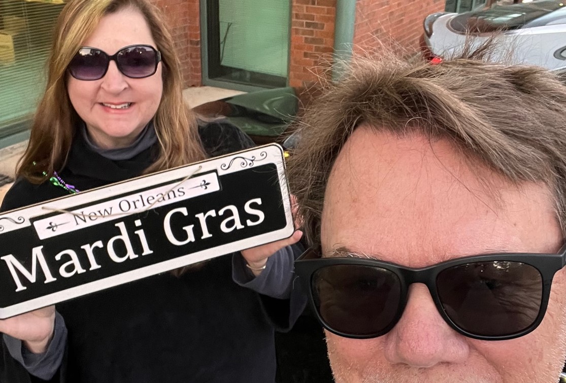 1045theriver's tweet image. Fun in February! Ron and Karen from 104.5 The River wishing you a Happy Fat Tuesday! #FilePhoto #FunPhoto #ValentinesDayEve #Memphis #LifeAtAudacy #GottaPostThisPicTodayOrWaitAnotherYear lol