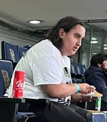 mannyboyteddy's tweet photo. El #NarcoPresidenteAMLO   Prohíbe las corridas de toros , los cigarros electrónicos, etc . Debería prohibirle tragar como marrano a este Wei https://t.co/UY3FpKFxkv