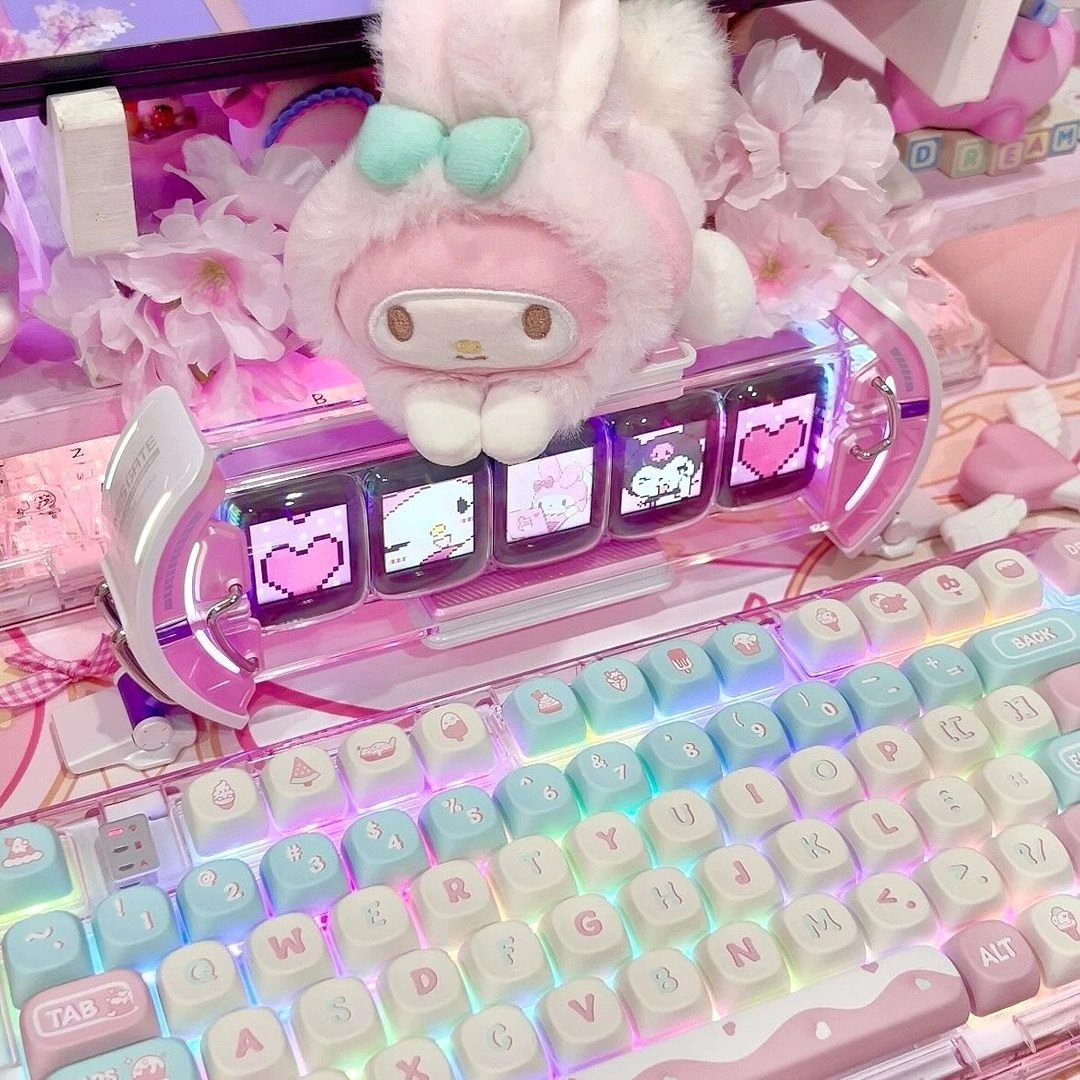 NancyNSalazar's tweet image. 🌈Hellooo!🙋🏻♀️ Oigans, les cuento que a partir del siguiente mes comenzaré a vender este tipo de teclados y otros accesorios para que tengas un setup bien súper cute.💜💻🌈🍭✨
🌸El marketplace así como las redes sociales están en construcción, perooo, por mientras les voy…