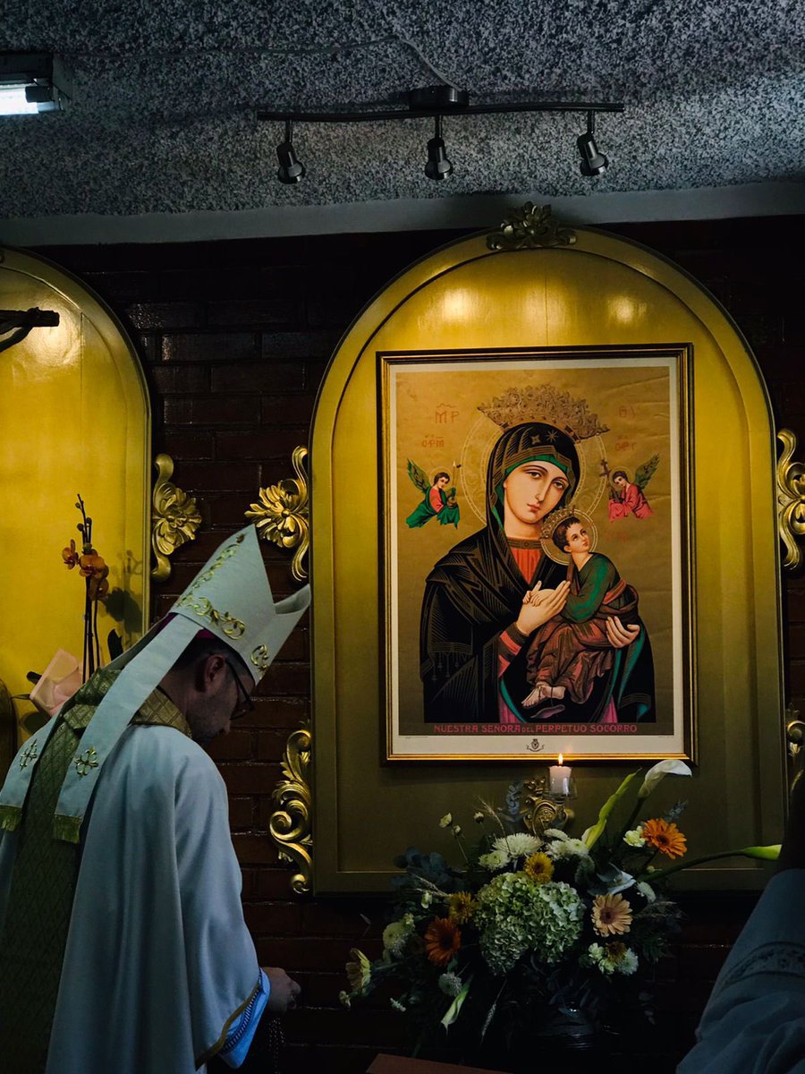 ElDivinoGt's tweet photo. Bendición del Altar, Sagrario y Retablos del Perpetuo Socorro y San Alfonso en la Capilla de la Comunidad Redentorista de Guatemala.
Presidió Mons. Tulio Pérez, Obispo Auxiliar y bienvenida al nuevo Vicario Parroquial de San Cristóbal: P. Manuel Cruz. https://t.co/VYjYuZ5ddR