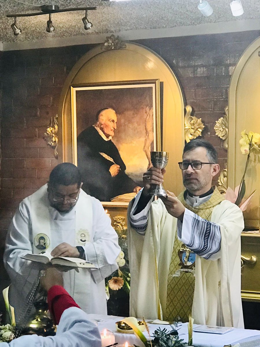 ElDivinoGt's tweet photo. Bendición del Altar, Sagrario y Retablos del Perpetuo Socorro y San Alfonso en la Capilla de la Comunidad Redentorista de Guatemala.
Presidió Mons. Tulio Pérez, Obispo Auxiliar y bienvenida al nuevo Vicario Parroquial de San Cristóbal: P. Manuel Cruz. https://t.co/VYjYuZ5ddR