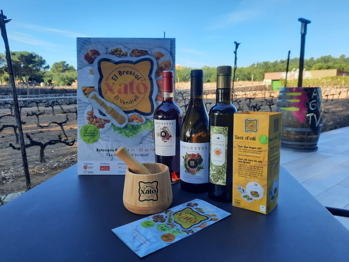 DOP_Siurana's tweet photo. 🫒 En un entorn privilegiat, s’ha presentat la #Xatonada del Vendrell a @AvgvstvsForvm, amb l'Enric Roca, actual ambaixador de la @RutadelXato i enòleg d'Avgvstvs; una festa gastronòmica de tot el #Penedès per promoure el xató, un plat que ens identifica.
#DOPSiurana #Siurana https://t.co/xu5YCGPYJm