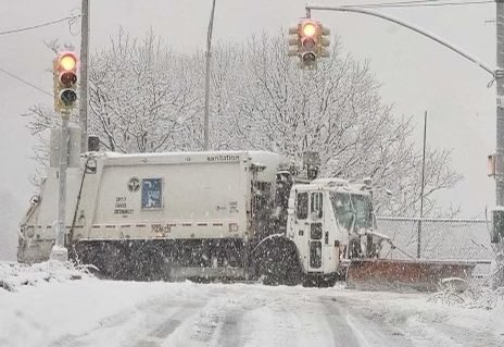 NYCSanitation's tweet image. For the first time in two years, we’re dropping plows in parts of the City where we’ve reached depths of 2 inches! 

Remember, a plowed street does not immediately show black top. 

Stay off the roads and let our plows do their thing.