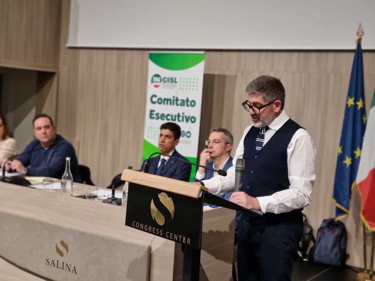 fai_cisl's tweet photo. #Taranto, la relazione del Segretario Generale @OnofrioRota avvia i lavori dell'Esecutivo nazionale #FaiCisl, tra i temi centrali: scenario internazionale, #proteste #agricoltori, riforme, mercato del #lavoro, tesseramento, tutele ai #lavoratori agroalimentari, #contratti scaduti https://t.co/UcQuiVcdid