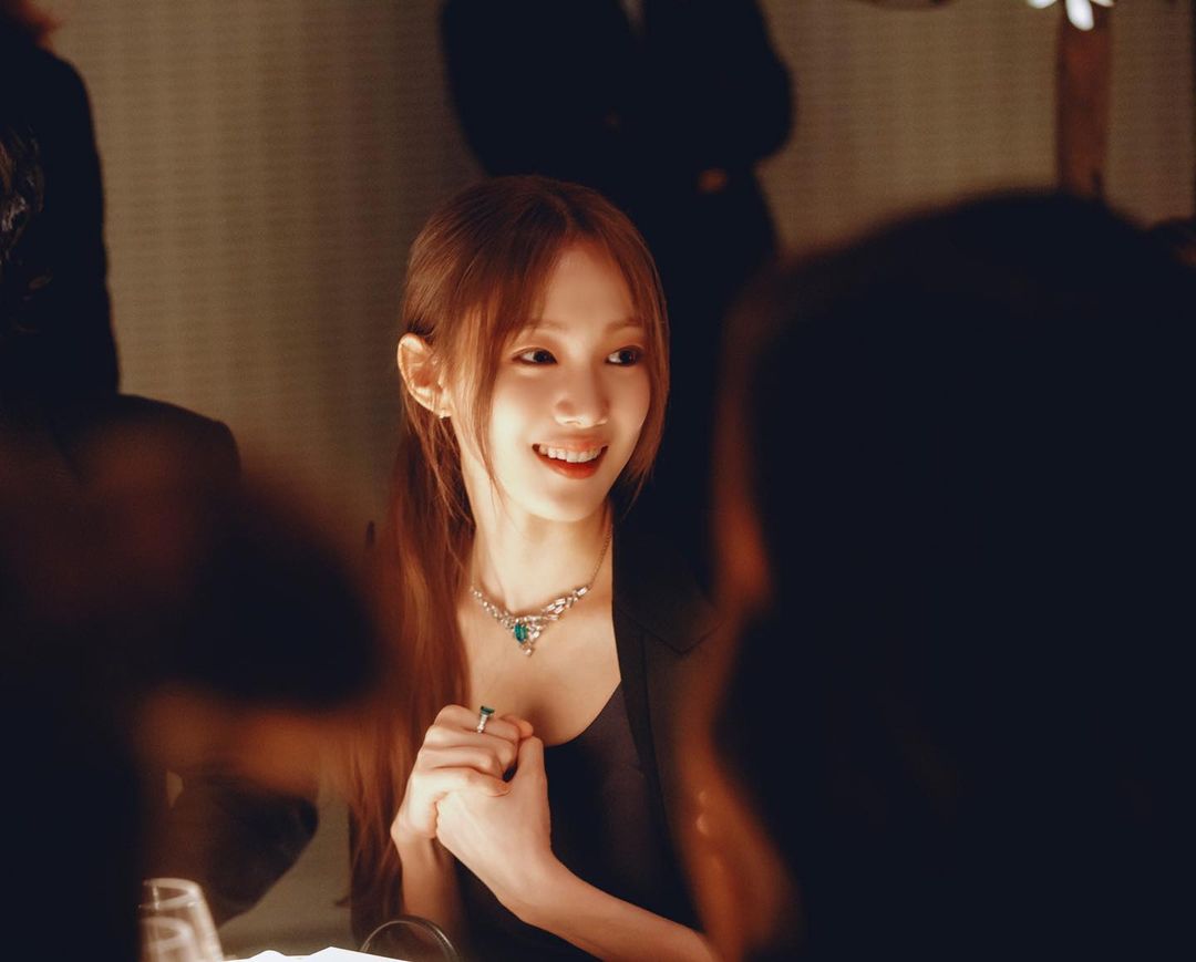 Lskrad99's tweet photo. I am just looking at this 3 pic and thinking How bbeautiful Lee Sung Kyung She is Queen 😇 https://t.co/Gmk4ezdHws