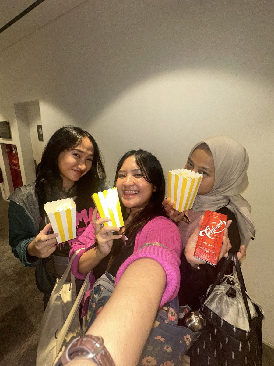 deborahagst's tweet image. Today’s event Movie Night for Valentine’s Day 2024💕🩷💖💘 #lifeatshopee
