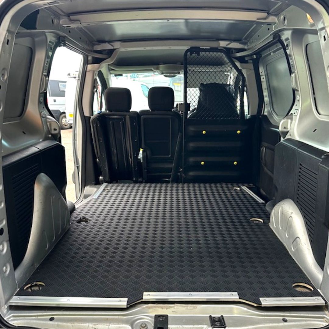 vehicleaccltd's tweet image. Check out this awesome Peugeot Partner upgrade!

@Legend_Fleet Automat rubber flooring consists of a durable ¼” thick virgin rubber compound with checker-plate bar top surface.

Contact us now for a FREE quote:
📞 0117 379 0279
📧 sales@vehicle-accessories.net
#legendfleet