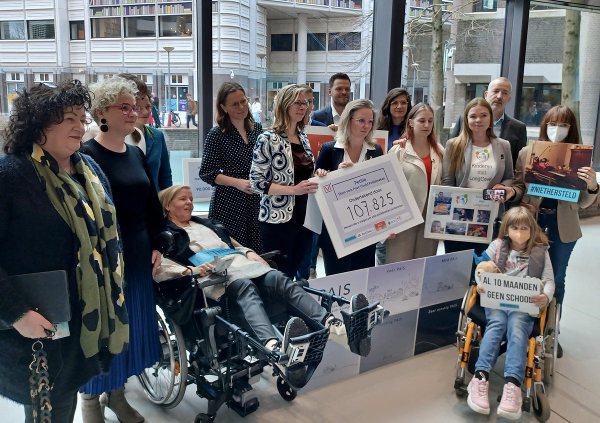 NietHersteld (@niethersteld) on Twitter photo Vandaag boden we samen met <a href="/LongCovidNL/">Long COVID Nederland</a>, <a href="/PostCovidNL/">PostCovid NL</a>, <a href="/KinderenLC/">Kinderen met LongCovid</a>, <a href="/StLongCOVID/">Stichting Long COVID</a> en PAIS alliantie onze petitie voor poliklinieken aan!
107.825 ondertekeningen! 🔥
De bal ligt nu bij de Tweede Kamer!
Laat menselijkheid zwaarder wegen dan politieke belangen!
#LongCovid #PAIS Vandaag boden we samen met <a href="/LongCovidNL/">Long COVID Nederland</a>, <a href="/PostCovidNL/">PostCovid NL</a>, <a href="/KinderenLC/">Kinderen met LongCovid</a>, <a href="/StLongCOVID/">Stichting Long COVID</a> en PAIS alliantie onze petitie voor poliklinieken aan!
107.825 ondertekeningen! 🔥
De bal ligt nu bij de Tweede Kamer!
Laat menselijkheid zwaarder wegen dan politieke belangen!
#LongCovid #PAIS
