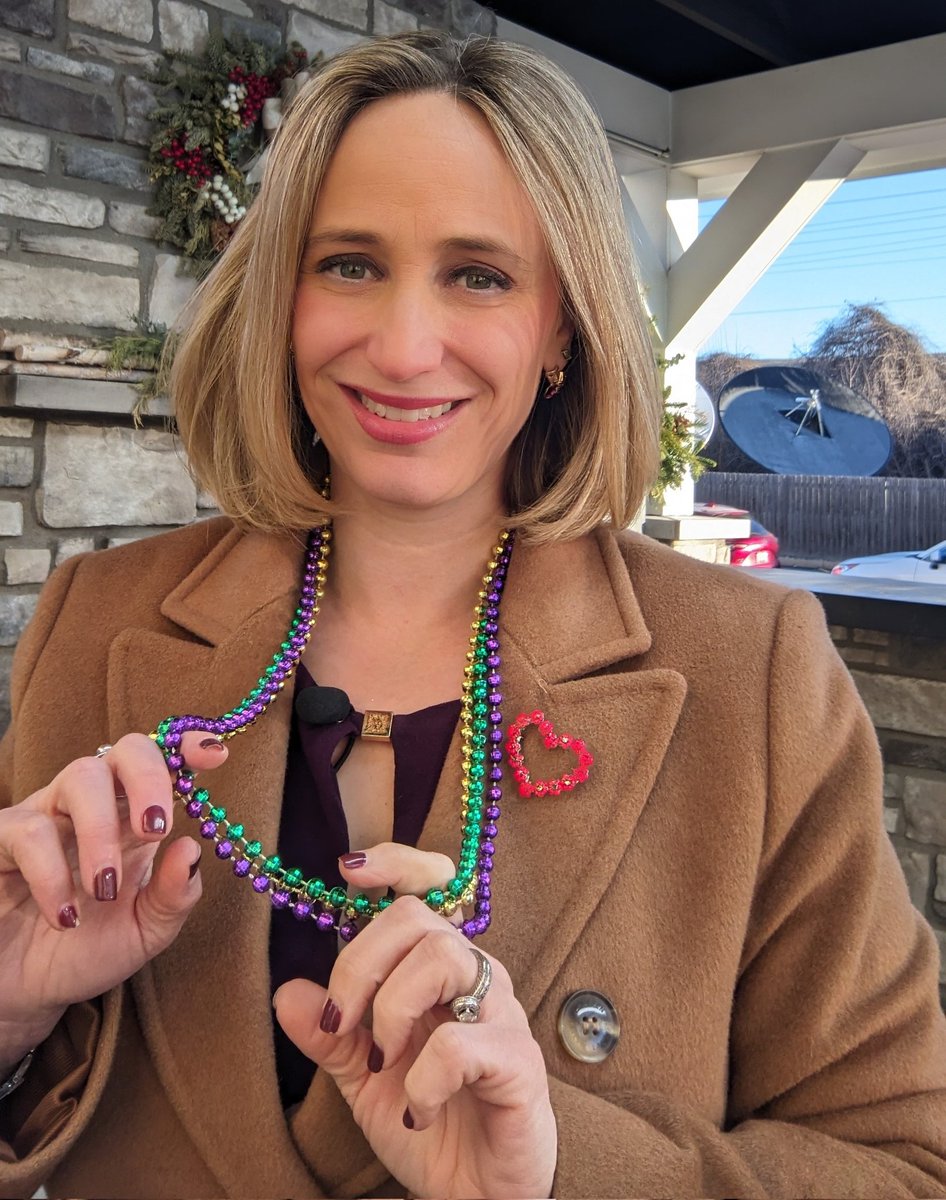 AngWxGrl's tweet photo. Laissez le bon temps rouler! #MardiGras
@LakesideRD #weatherdeck @FOX2now https://t.co/pqCaAxg3iV