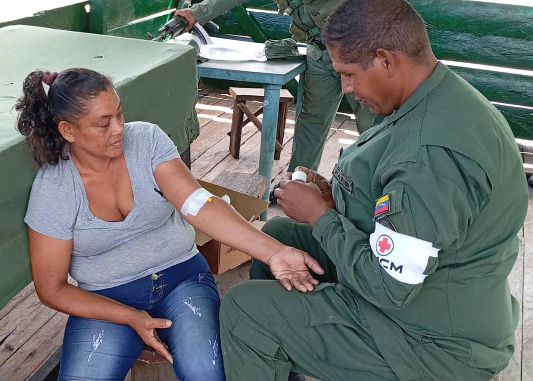 Eslog_umbv's tweet photo. #FANB. Se encuentra desplegado en nuestro eje de la Zodi Guayana Esequiba @ZodiEsequiba64, todo el personal de salud de nuestra FANB, brindando asistencia social,y garantizando el bienestar de nuestro pueblo soberano. #EscuelaLogisticaEnMarcha https://t.co/7vHyf3GZq6