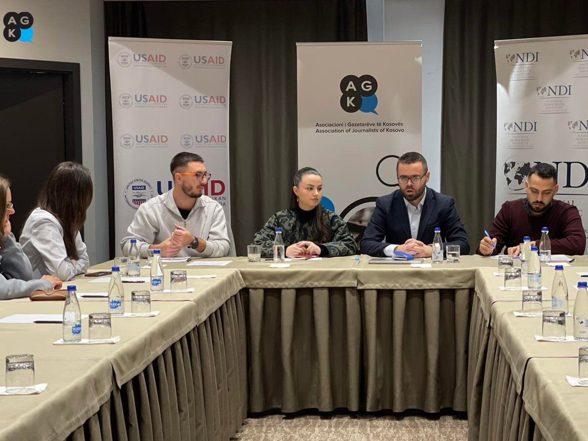 AGK_AJK's tweet photo. 📢Sot u mbajt diskutimi për qëndrueshmërinë financiare të medieve lokale në kuadër të Akademisë së Integritetit të Informacionit që mbështetet nga @NDIKosovo dhe @USAIDKosovo. https://t.co/mx9wWjHo7D