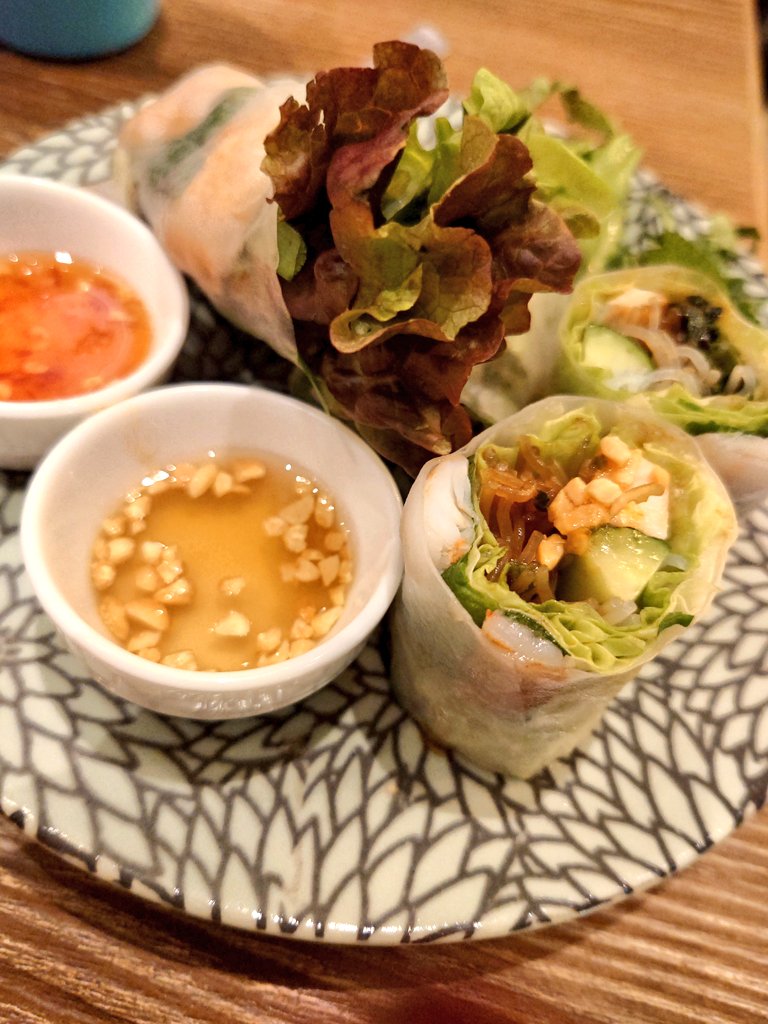 mocha__flavor's tweet photo. タイに来ました〜🇹🇭khob khun ka🙏

#thaifood #greencurry #summerroll https://t.co/PTM04ciNTg