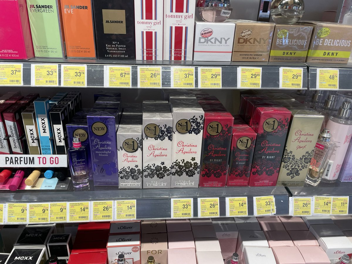 m2lcolmitm's tweet photo. I was today at my local drugstore. I wanted to buy some stuff. I looked around the perfume section. I hoped that I would find Britney Spears perfume but no. They only sell Christina Aguilera perfumes. No Britney Spears perfume😭 #BritneySpears https://t.co/zlYVVcV3Bp